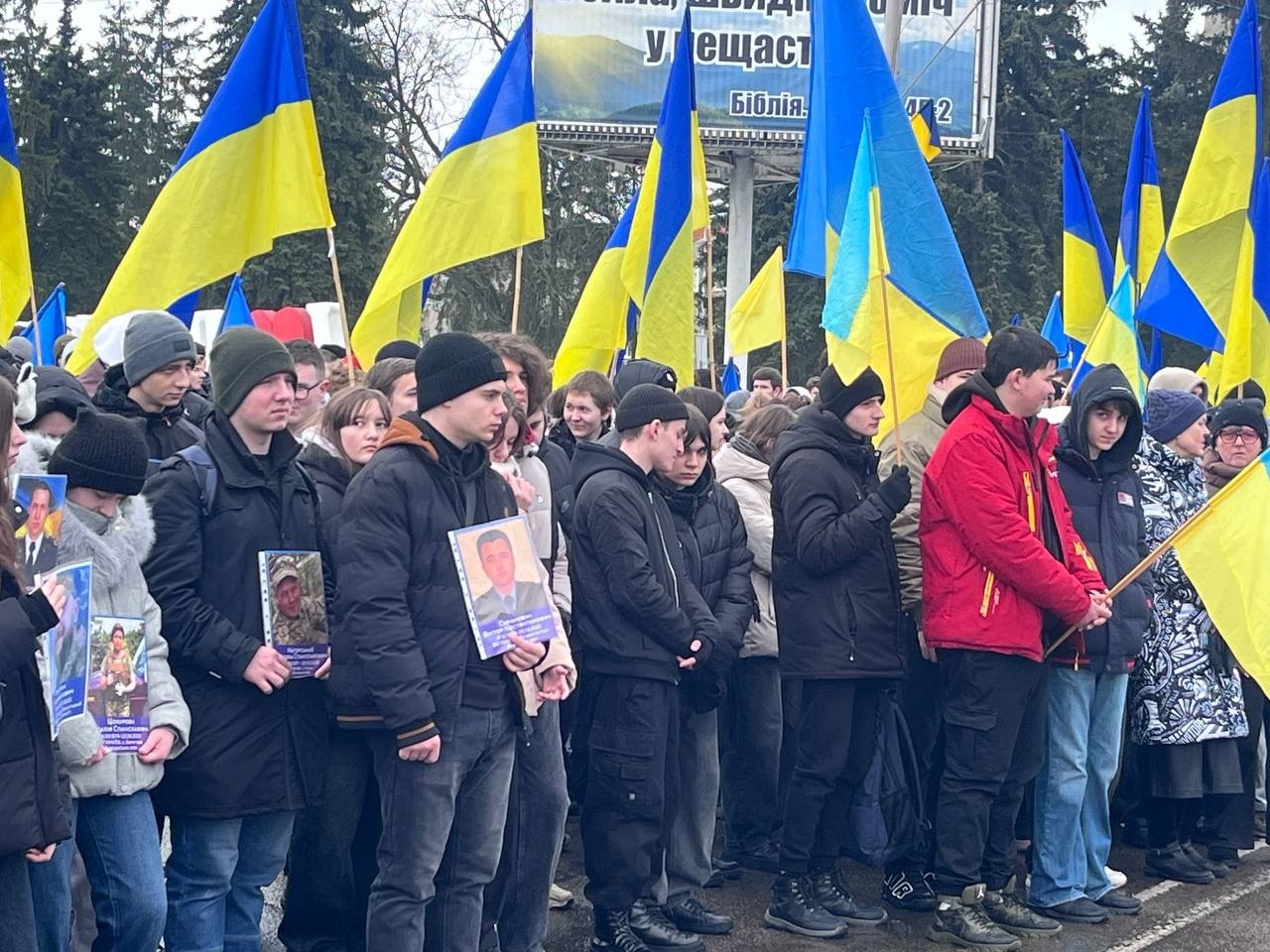 Первомайськ вшанував жертв війни у четверту річницю повномасштабного вторгнення