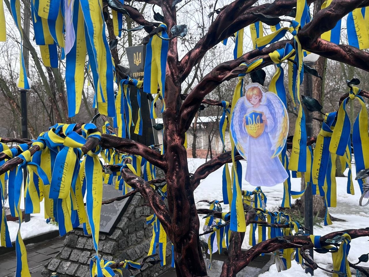 Первомайськ вшанував жертв війни у четверту річницю повномасштабного вторгнення