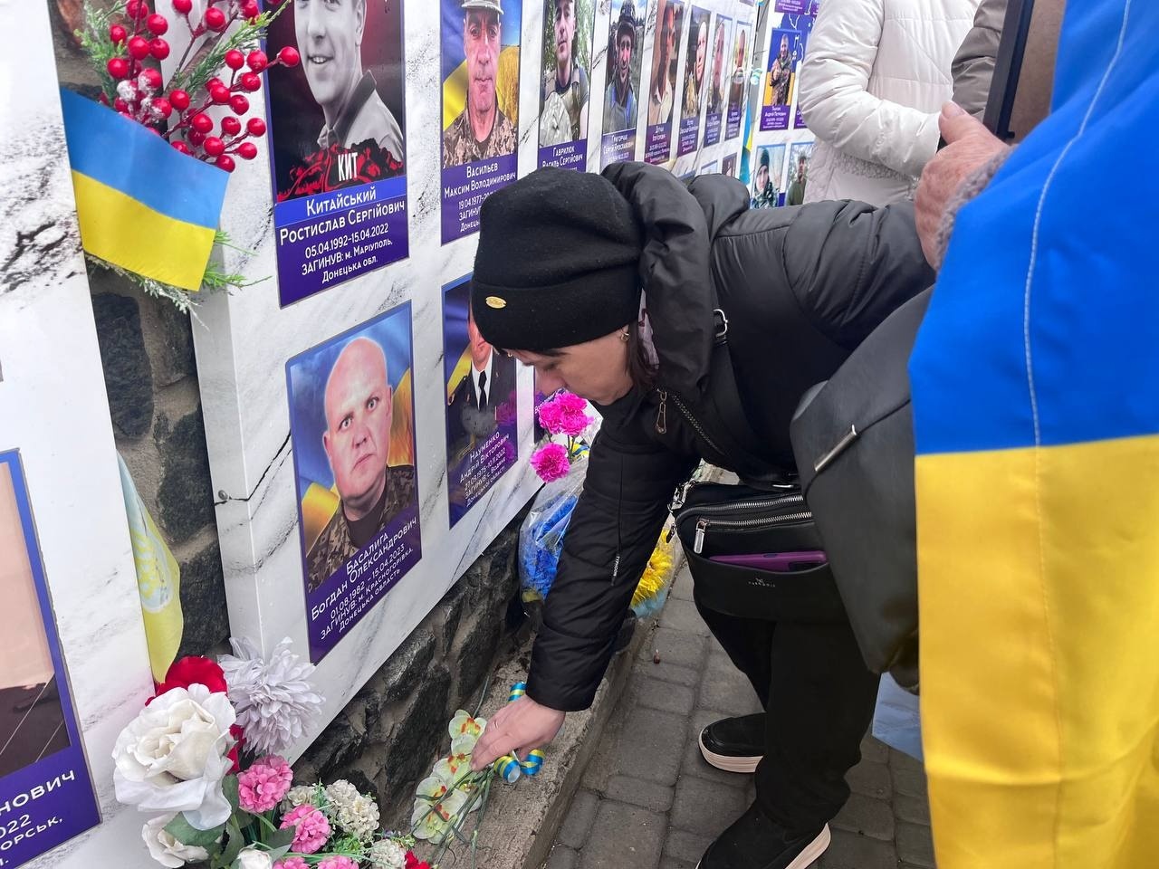 Первомайськ вшанував жертв війни у четверту річницю повномасштабного вторгнення