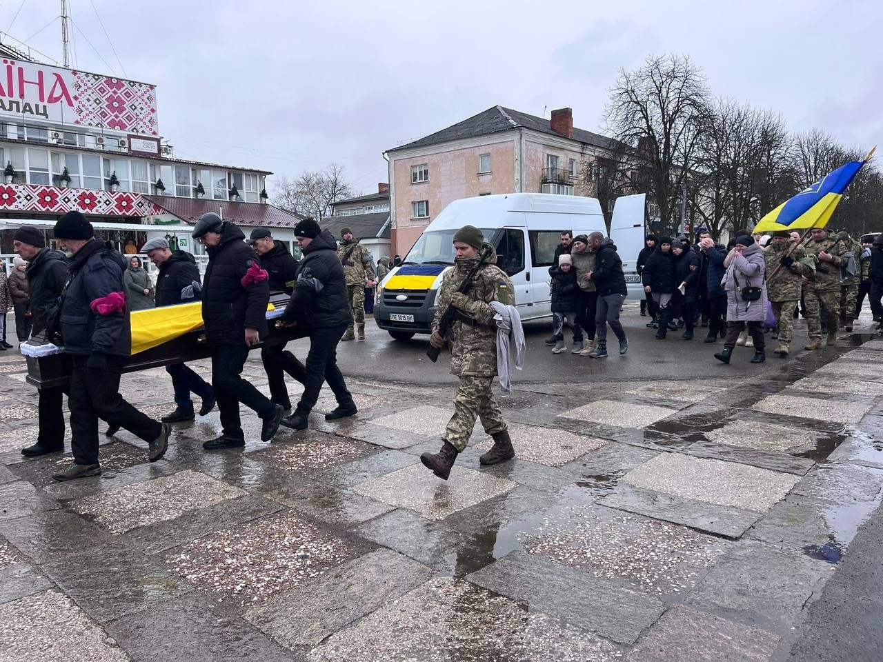 Первомайськ попрощався із захисником України Ігорем Журавльовим