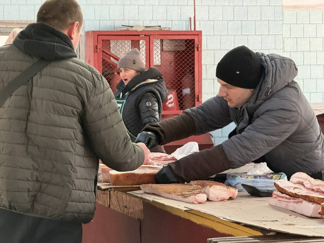 Перший весняний ринок у Первомайську: як змінилися ціни на продукти