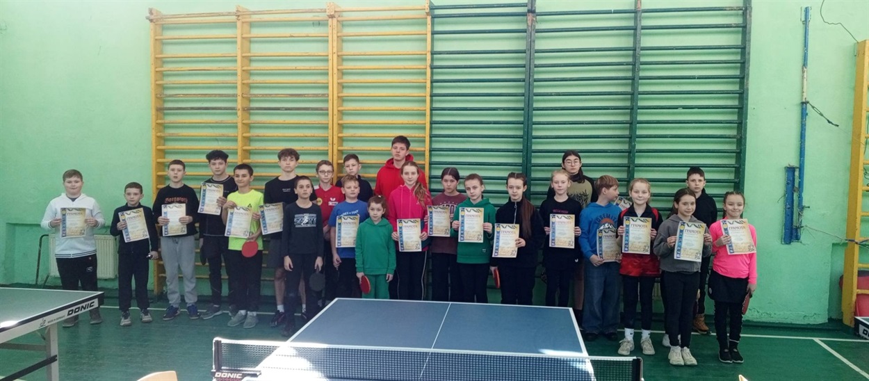 первомайські тенісисти після змагань у Вільшанці