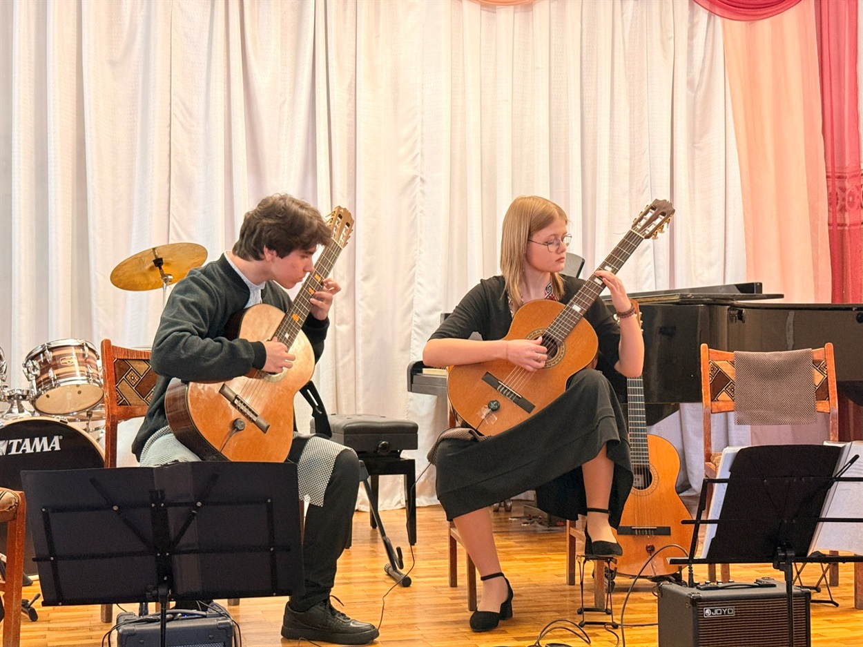 Дует гітаристів