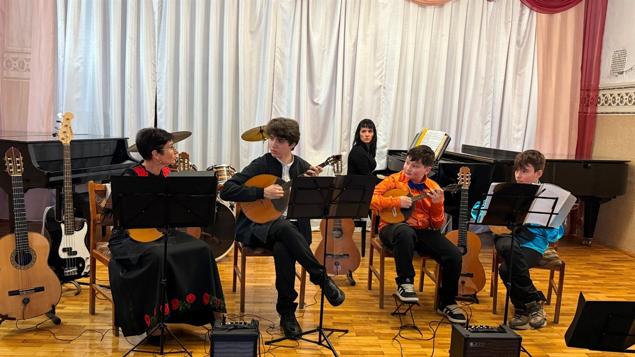 Квартет домристів та концертмейстер