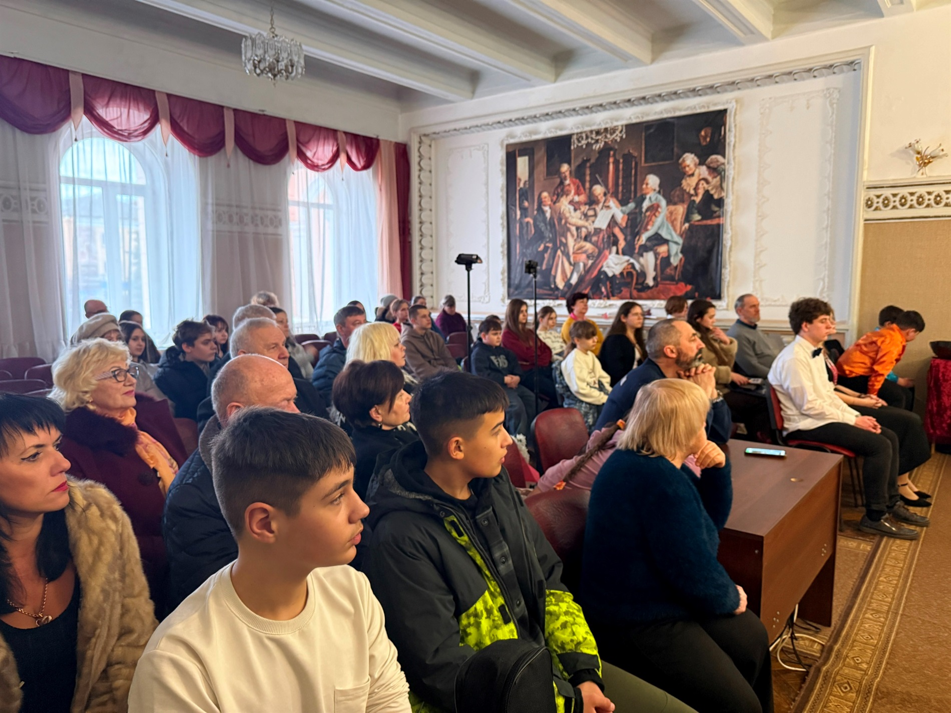 Соло, дуети, квартети, гітари та домри: у Первомайській музичній школі відбувся концерт