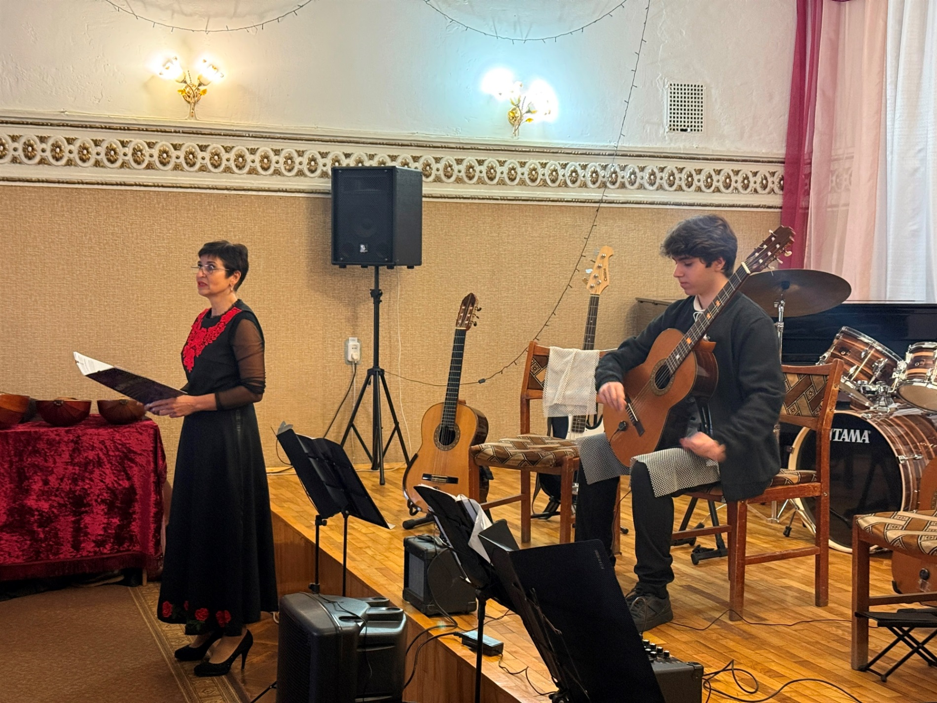 Соло, дуети, квартети, гітари та домри: у Первомайській музичній школі відбувся концерт