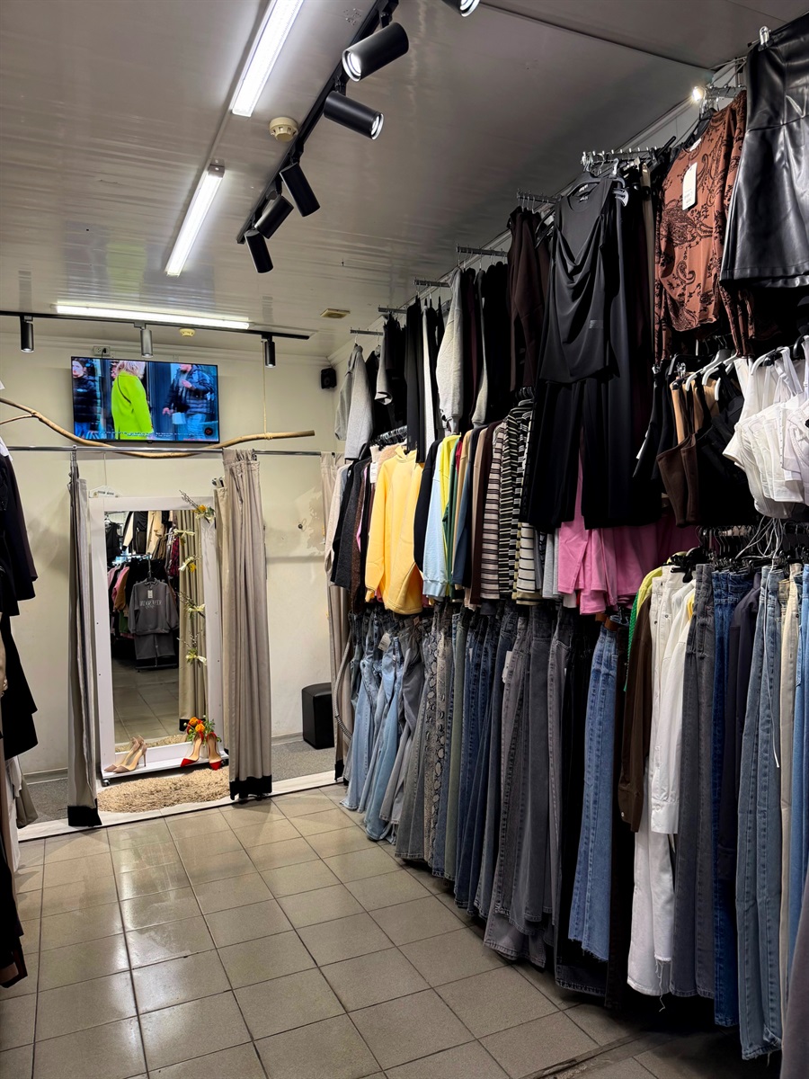 «Клієнти виросли разом з магазином»: історія «КСК» у Первомайську і 5 весняних образів від стилістки