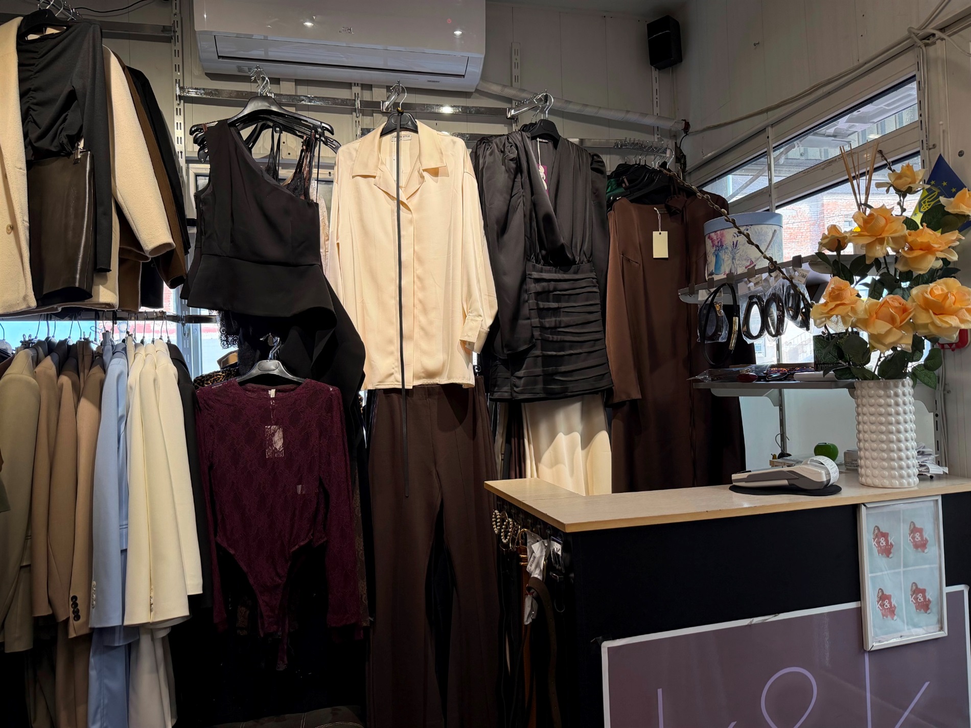 «Клієнти виросли разом з магазином»: історія «КСК» у Первомайську і 5 весняних образів від стилістки