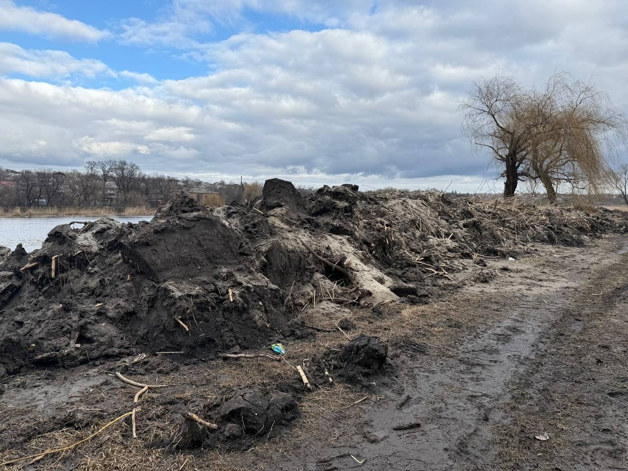 Що відбувається біля центрального пляжу у Первомайську: відповідь мерії