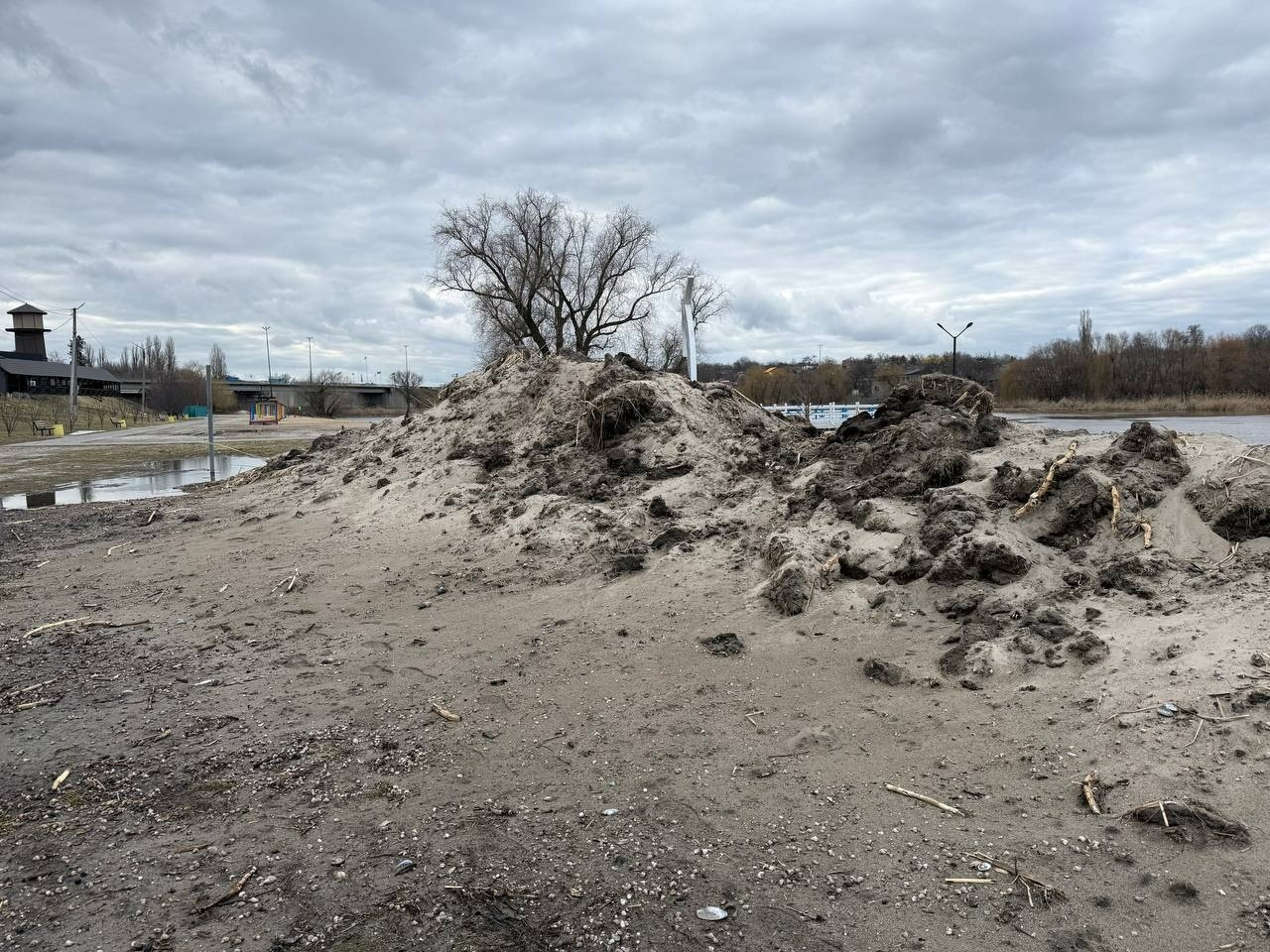 Що відбувається біля центрального пляжу у Первомайську: відповідь мерії