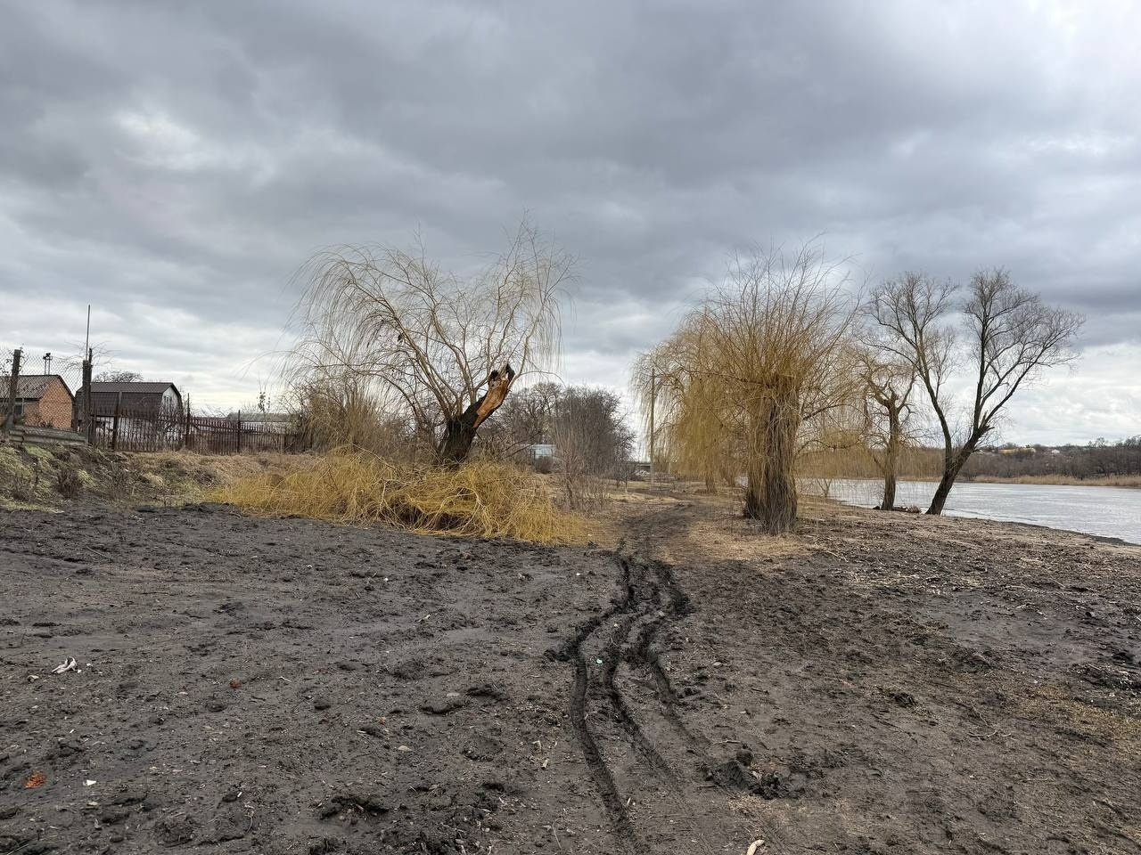 Що відбувається біля центрального пляжу у Первомайську: відповідь мерії