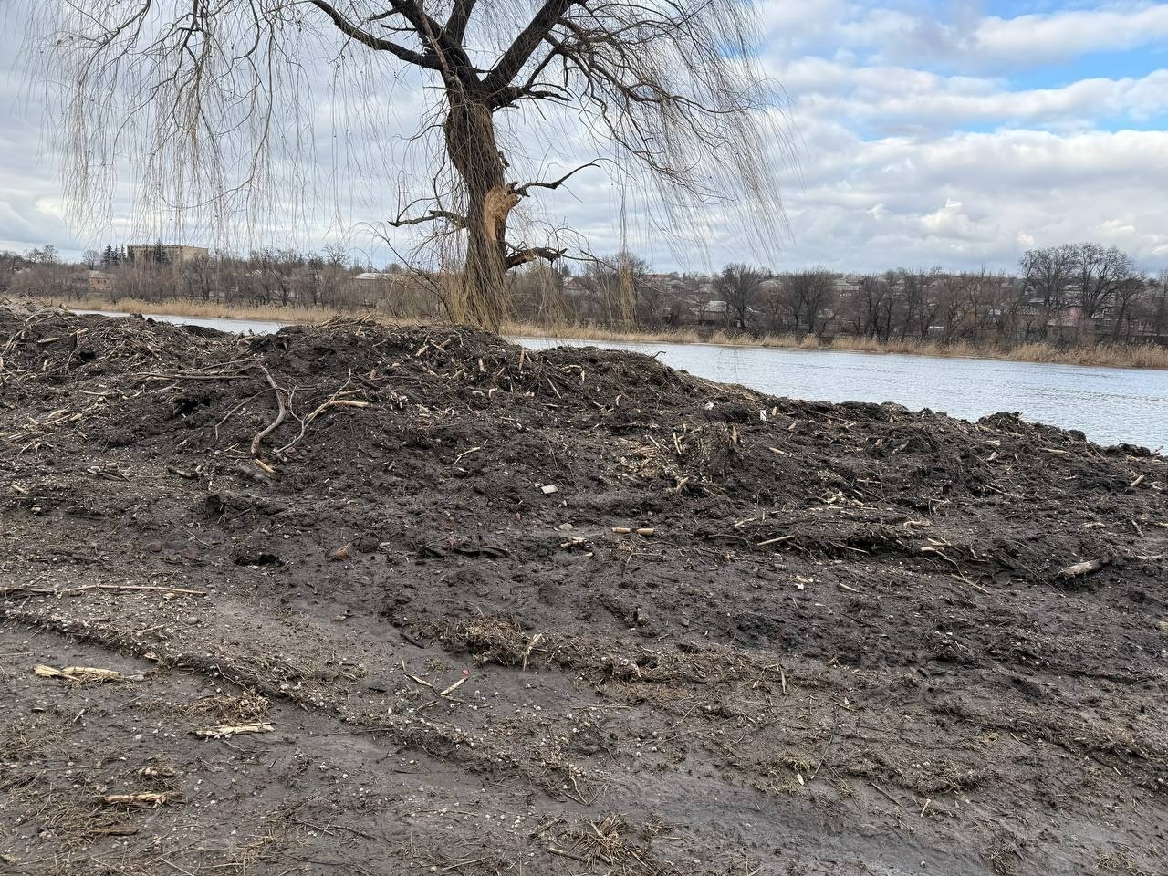 Що відбувається біля центрального пляжу у Первомайську: відповідь мерії