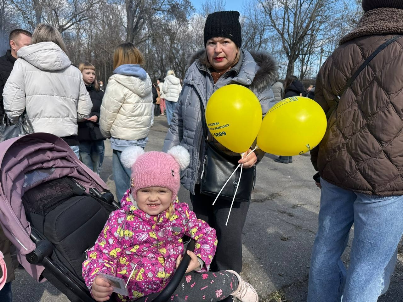 Ярмарок, поні та службові собаки: у Первомайську провели благодійне свято на підтримку військових