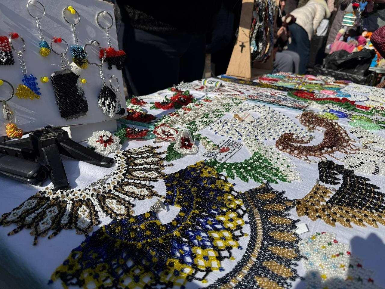 Ярмарок, поні та службові собаки: у Первомайську провели благодійне свято на підтримку військових