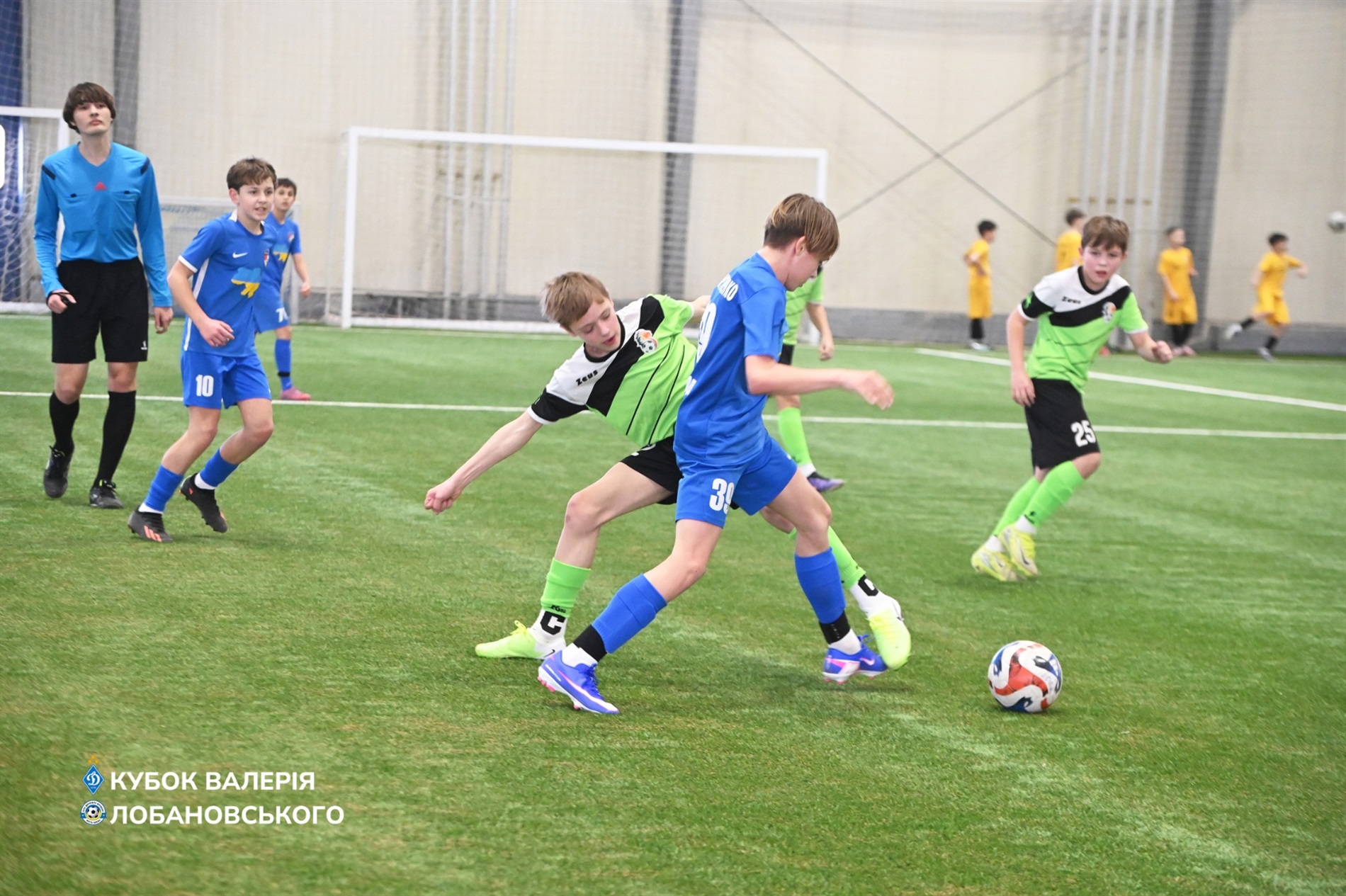 Побачили дорослих динамівців, зіграли з юними. Вихідні у столиці для первомайських футболістів