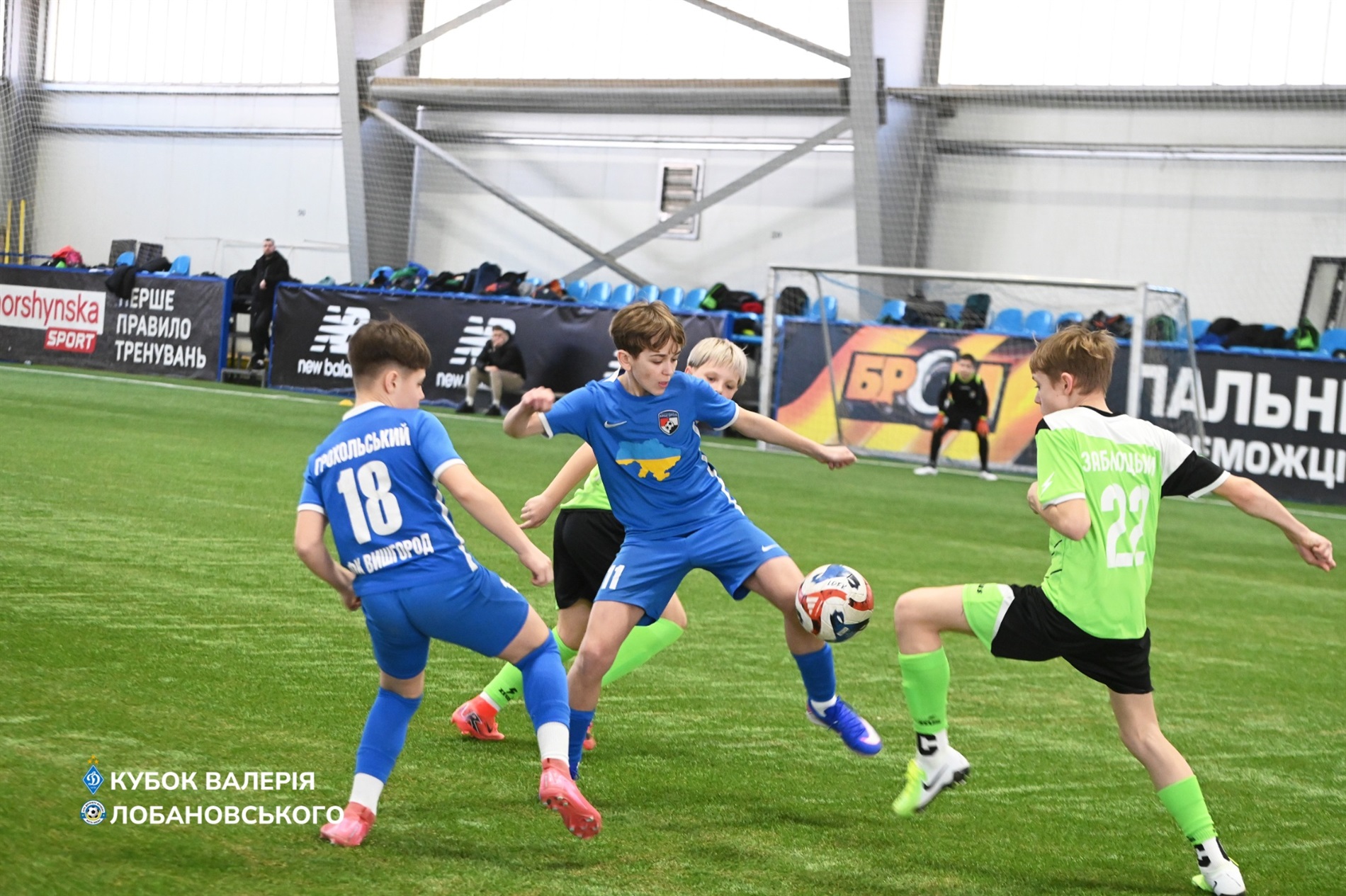 Побачили дорослих динамівців, зіграли з юними. Вихідні у столиці для первомайських футболістів