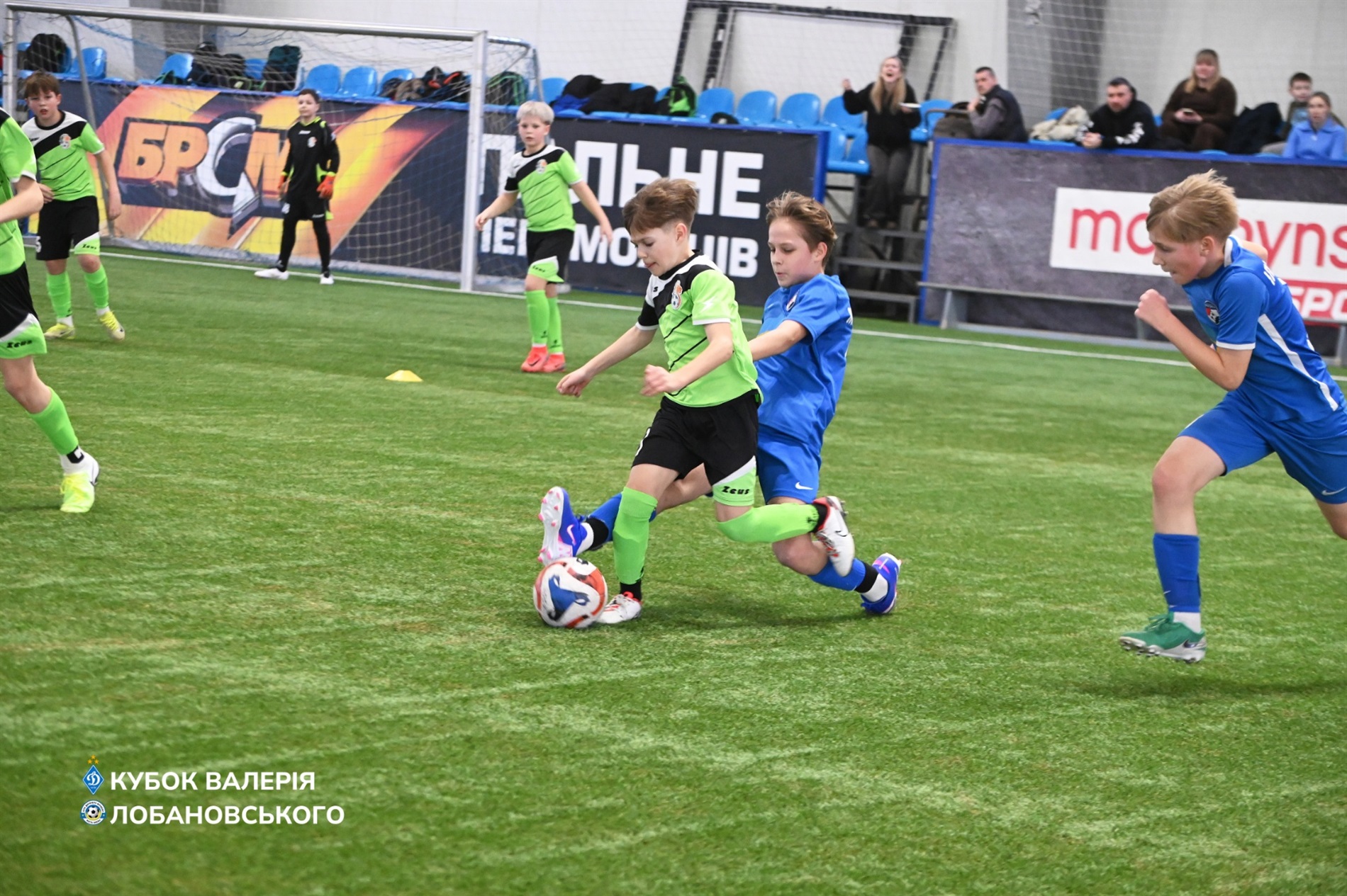 Побачили дорослих динамівців, зіграли з юними. Вихідні у столиці для первомайських футболістів