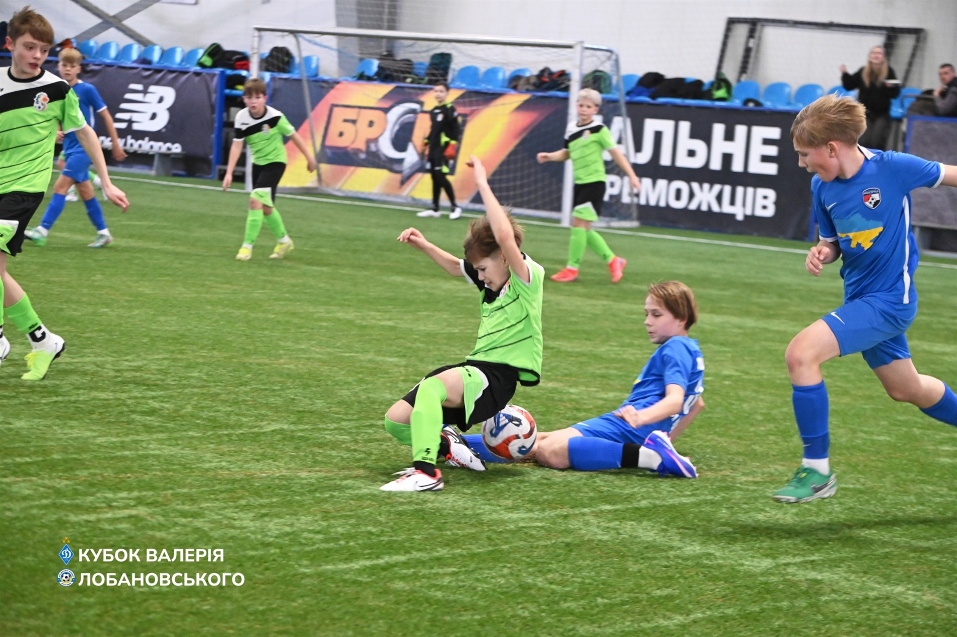 Побачили дорослих динамівців, зіграли з юними. Вихідні у столиці для первомайських футболістів