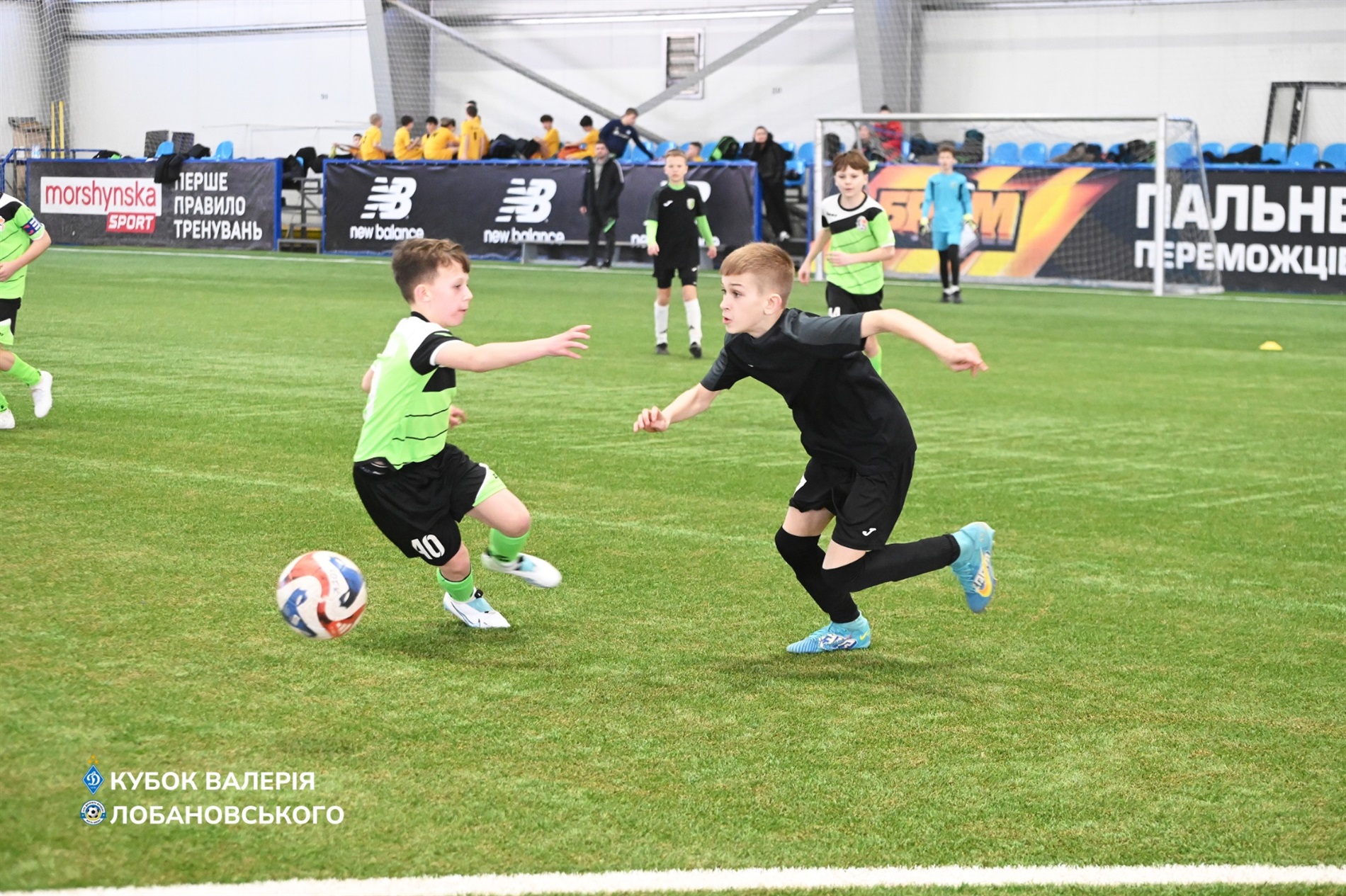 Побачили дорослих динамівців, зіграли з юними. Вихідні у столиці для первомайських футболістів