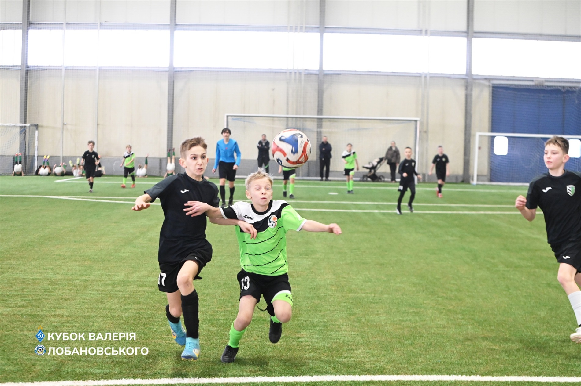 Побачили дорослих динамівців, зіграли з юними. Вихідні у столиці для первомайських футболістів