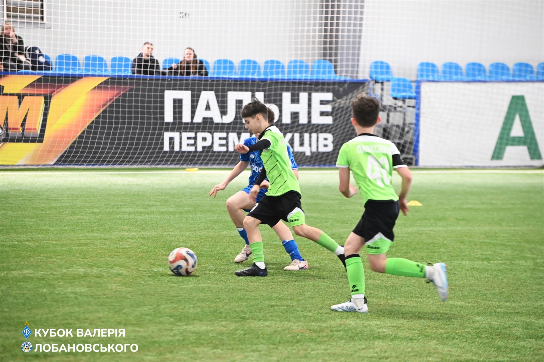 Побачили дорослих динамівців, зіграли з юними. Вихідні у столиці для первомайських футболістів