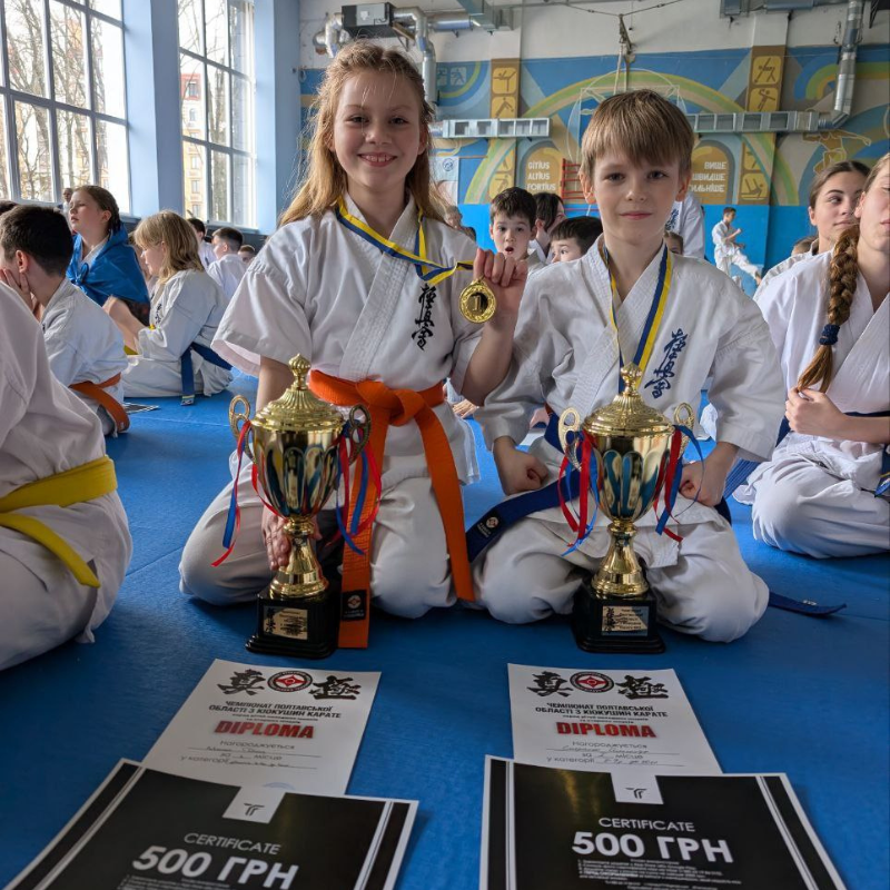 17 призових місць: як каратисти з Первомайська виступили на чемпіонаті в Полтаві