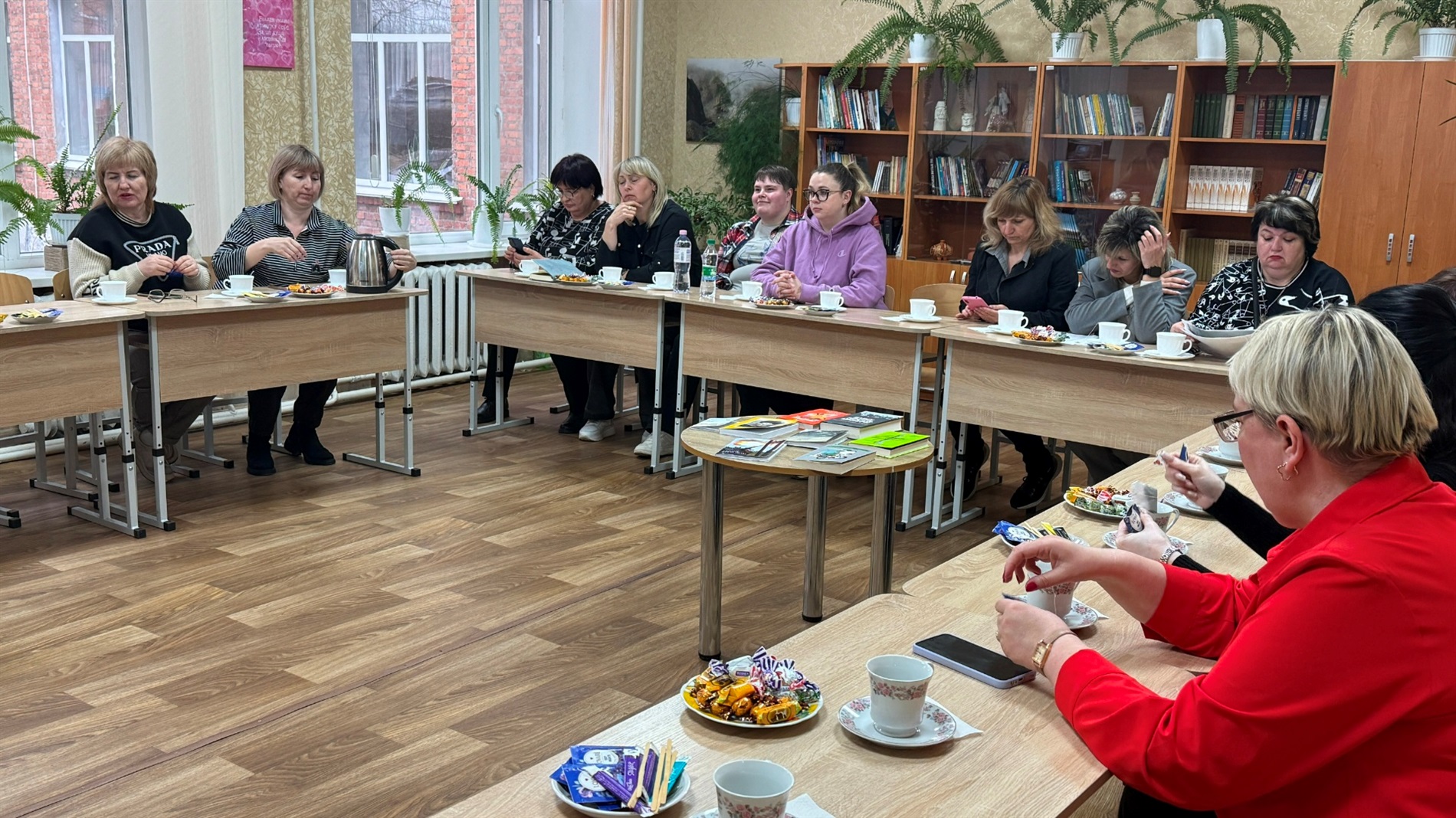 «Коли говорити про поезію, як не навесні»: поетична зустріч у Первомайську із гостею зі Львівщини