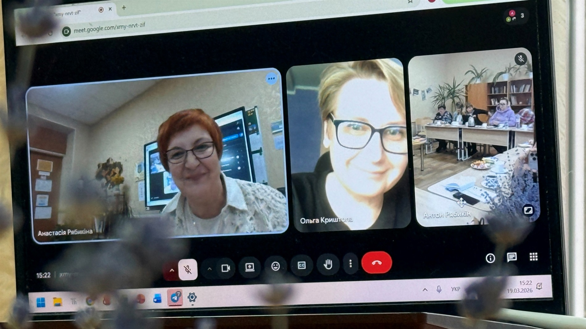 «Коли говорити про поезію, як не навесні»: поетична зустріч у Первомайську із гостею зі Львівщини
