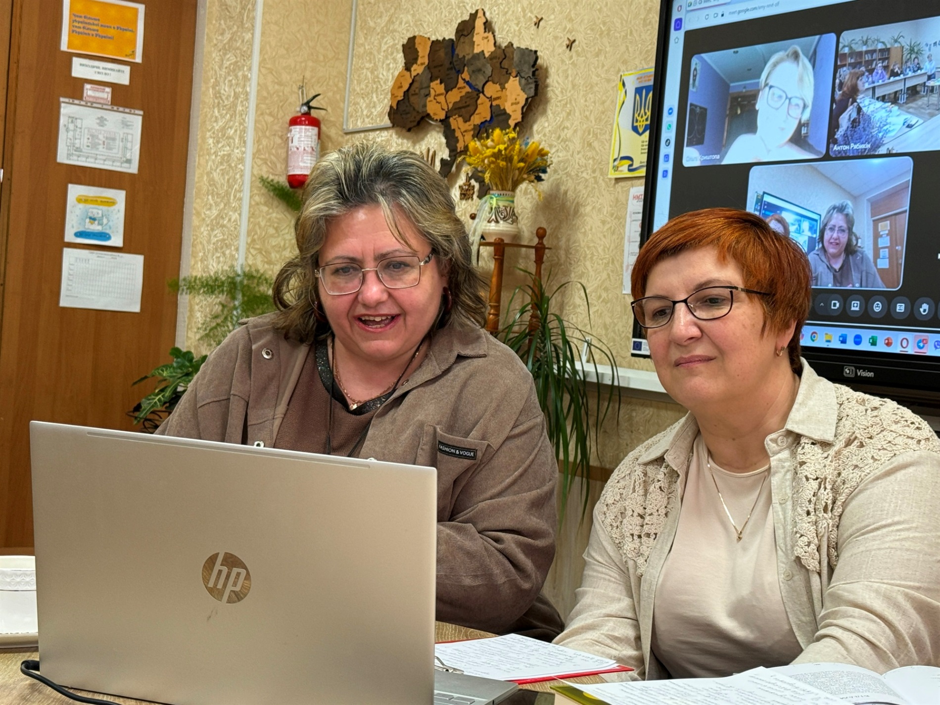 «Коли говорити про поезію, як не навесні»: поетична зустріч у Первомайську із гостею зі Львівщини