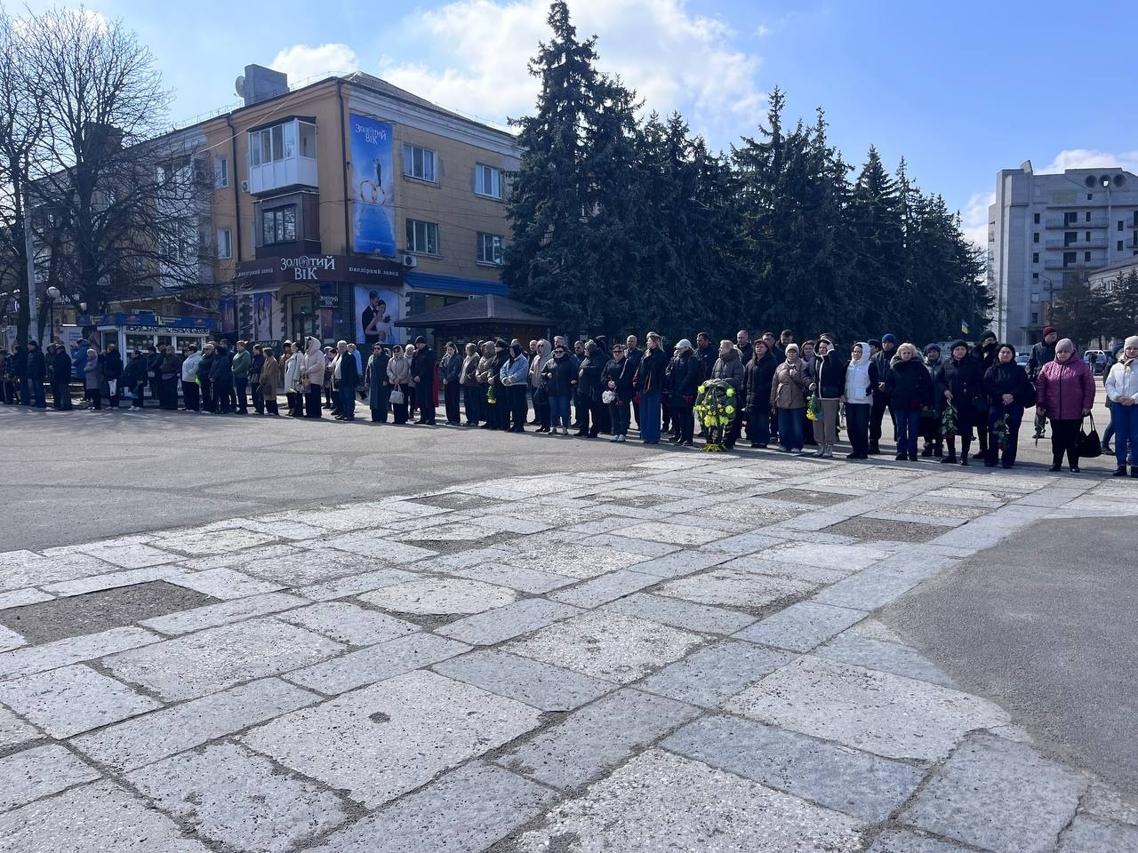 Первомайськ попрощався із захисником: містяни провели Максима Маслюка в останню путь