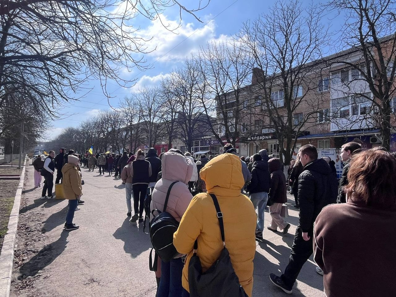 Первомайськ попрощався із захисником: містяни провели Максима Маслюка в останню путь