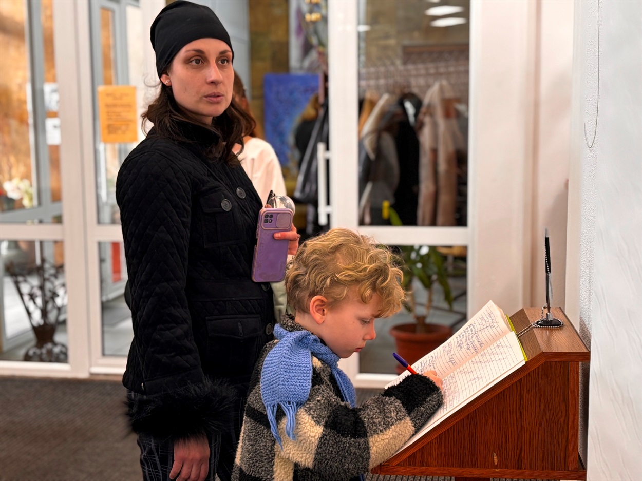 Гості виставки