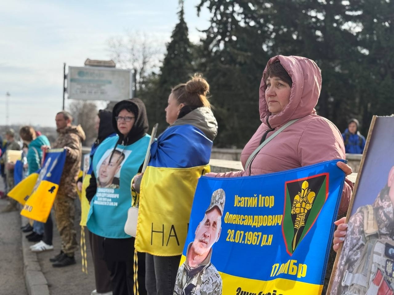У Первомайську родини полонених і зниклих безвісти виходять на акцію, щоб не втратити надію