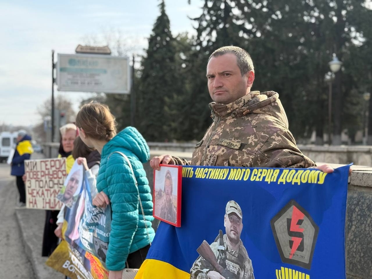 У Первомайську родини полонених і зниклих безвісти виходять на акцію, щоб не втратити надію