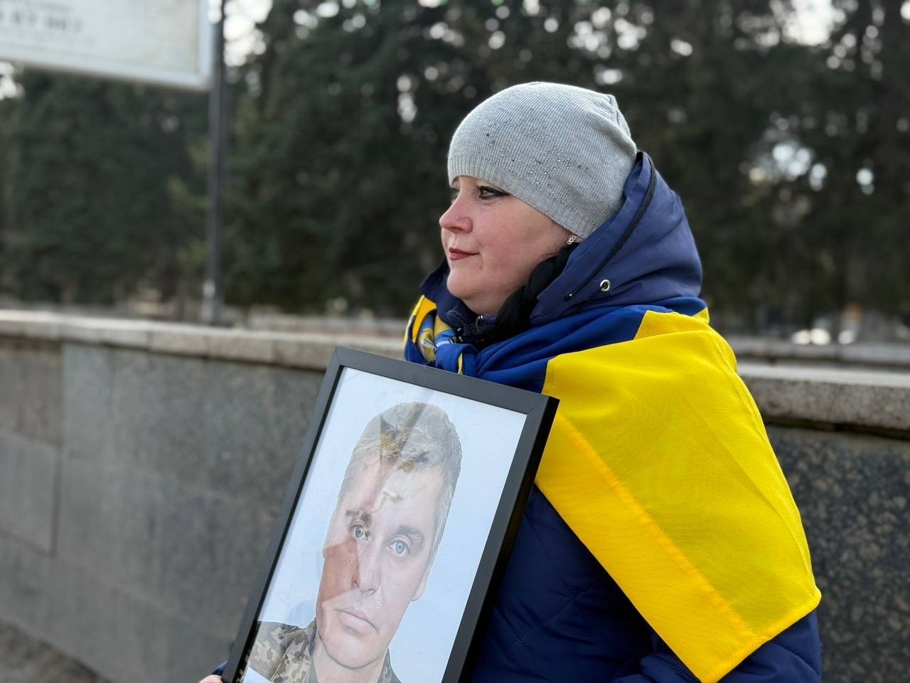 У Первомайську родини полонених і зниклих безвісти виходять на акцію, щоб не втратити надію