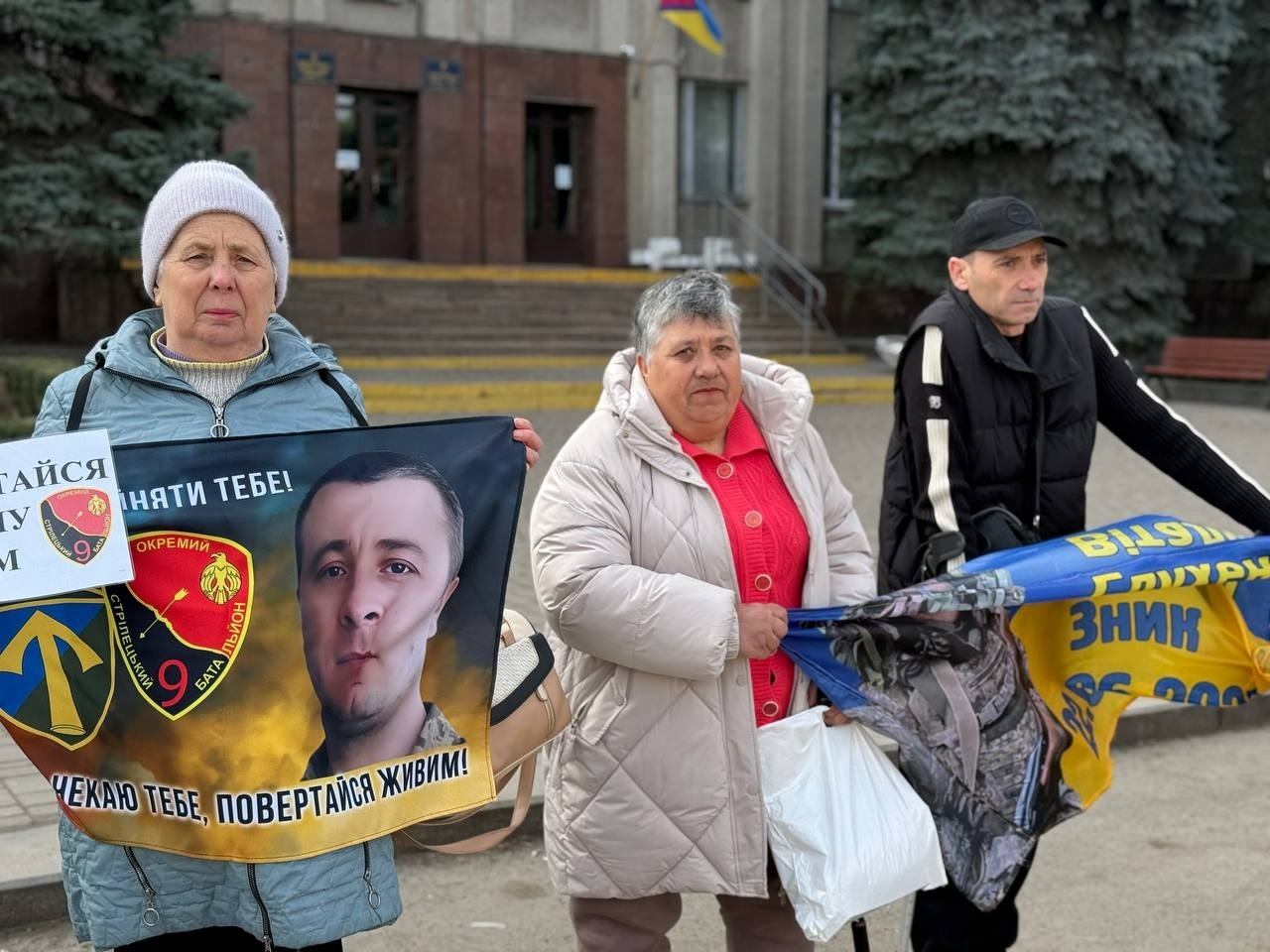 У Первомайську родини полонених і зниклих безвісти виходять на акцію, щоб не втратити надію