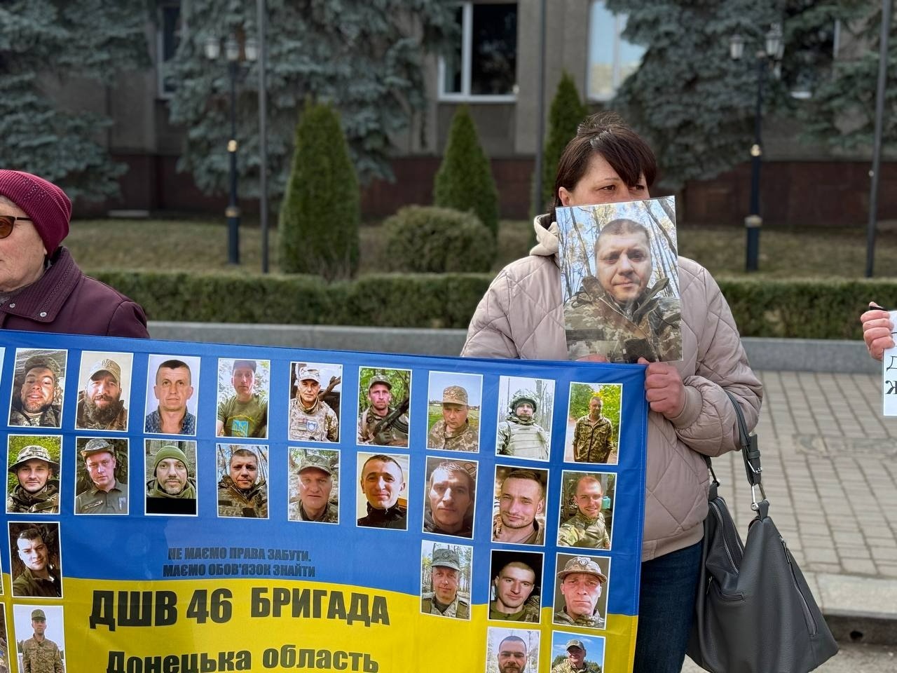 У Первомайську родини полонених і зниклих безвісти виходять на акцію, щоб не втратити надію