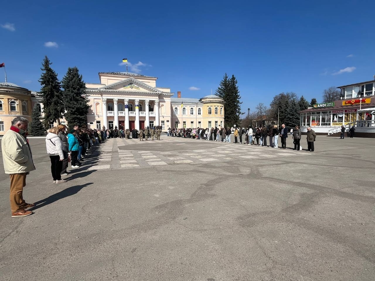 Первомайськ попрощався із захисником України Вадимом Маріщуком