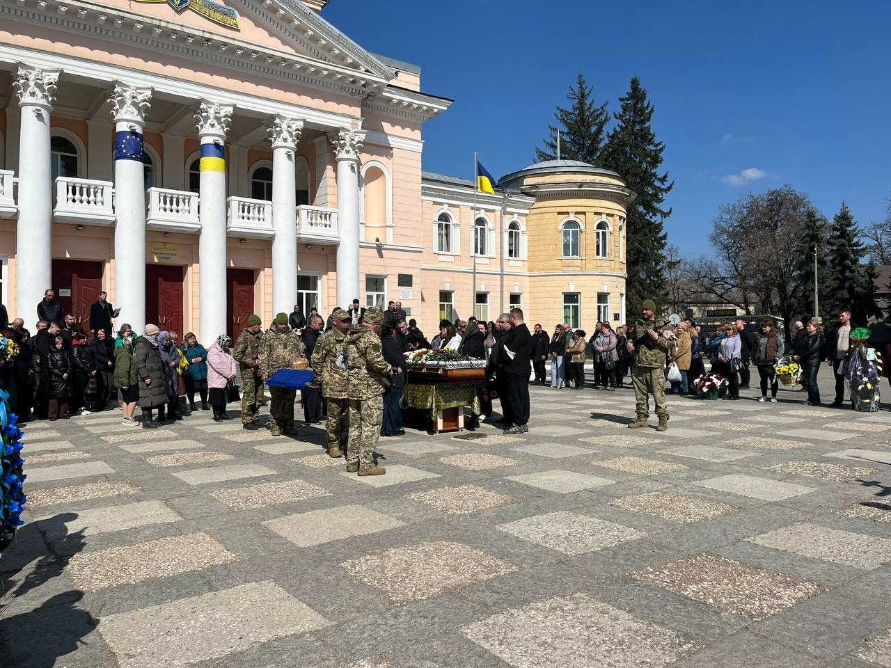 Первомайськ попрощався із захисником України Вадимом Маріщуком