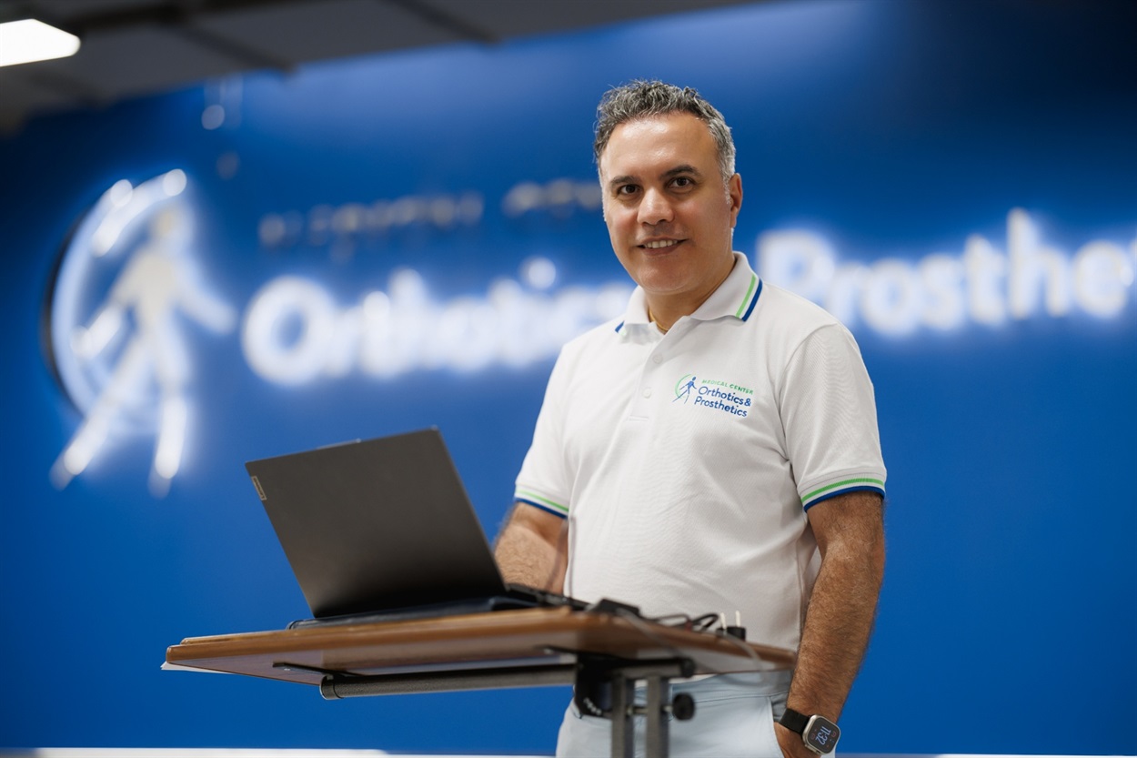 Фархад Остоварі