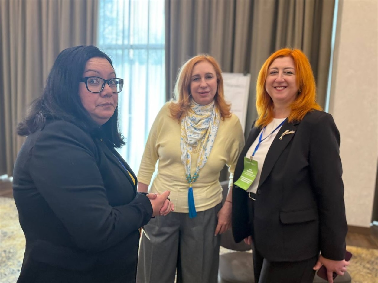 Наталія Делієва посередині