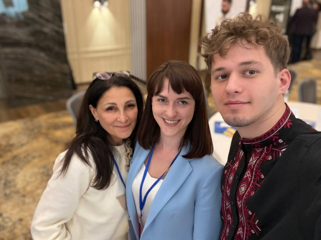 Поруч із журналісткою молодь Одещини