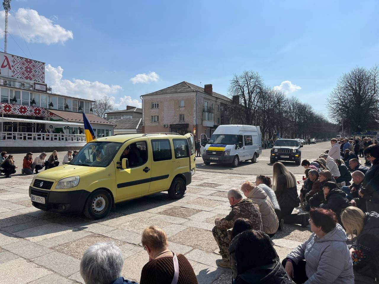 «На щиті» повернувся додому: Первомайськ провів в останню путь Дениса Ілащука