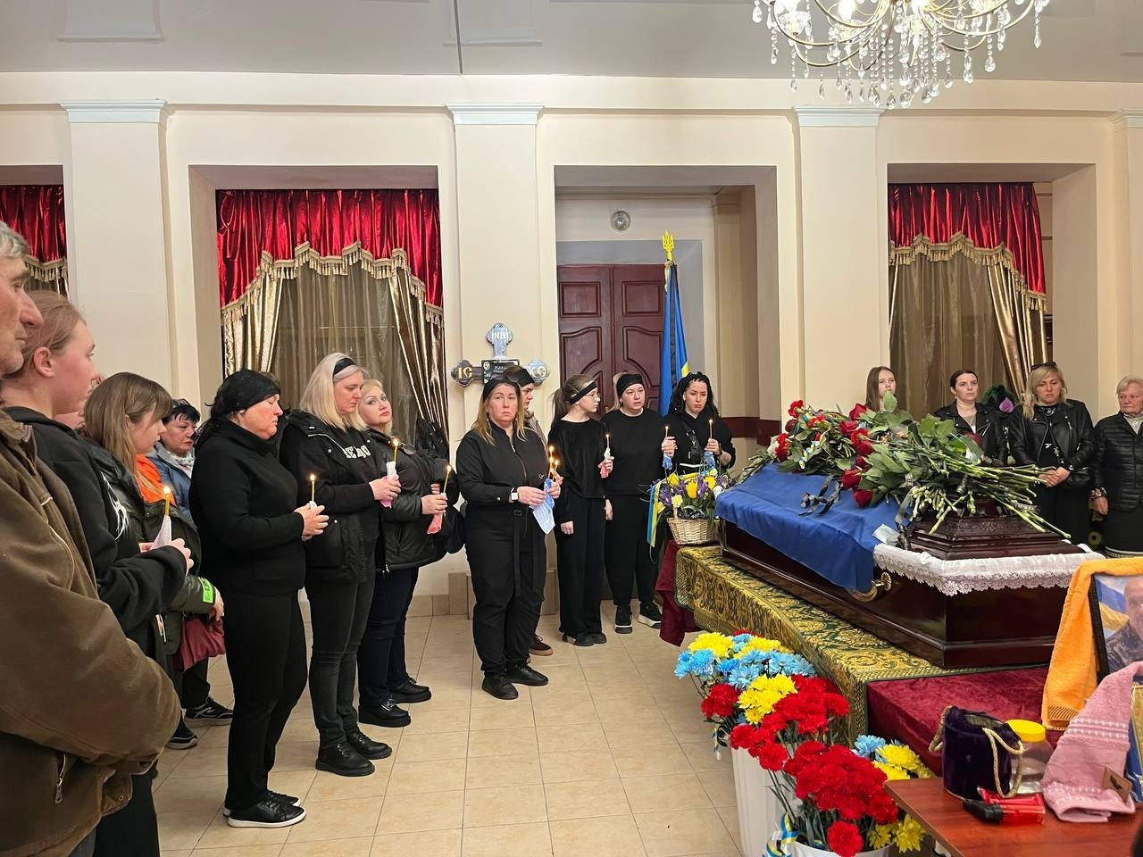«На щиті» повернувся додому: Первомайськ провів в останню путь Дениса Ілащука