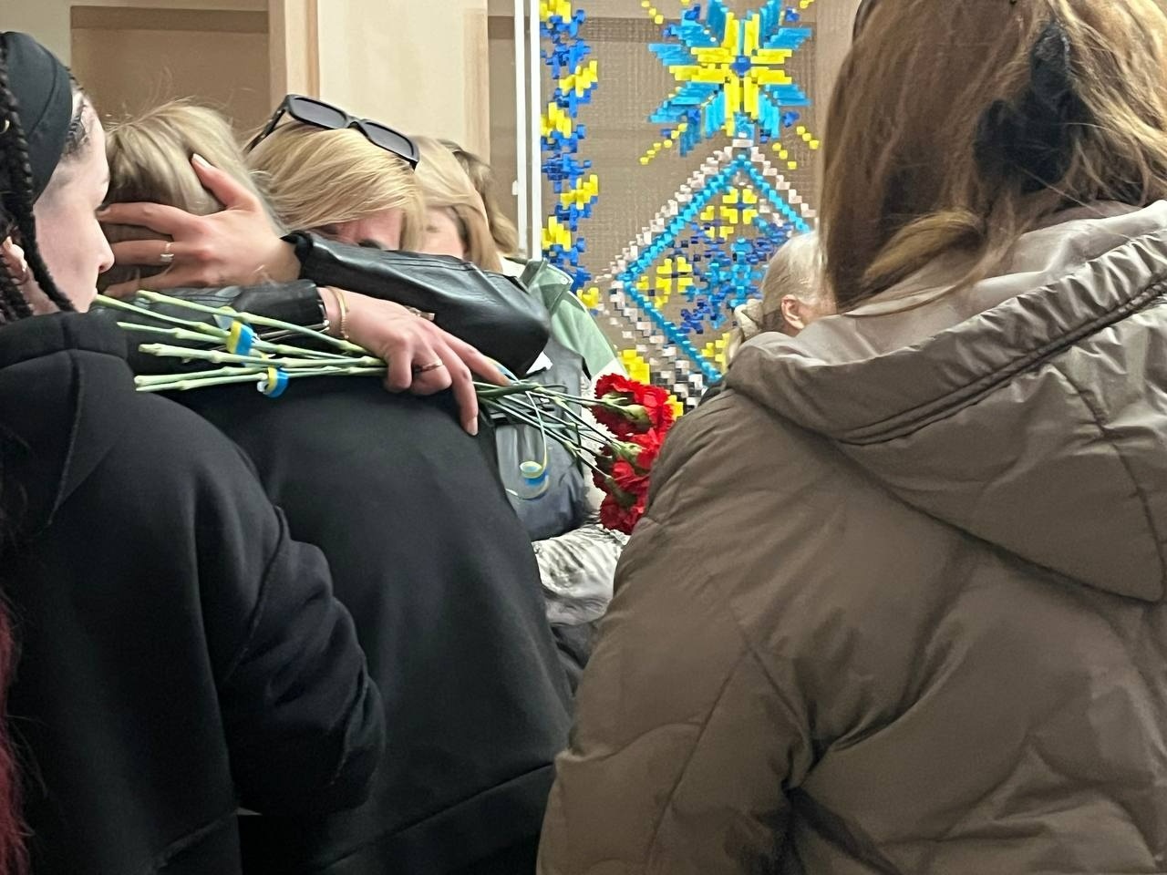 «На щиті» повернувся додому: Первомайськ провів в останню путь Дениса Ілащука