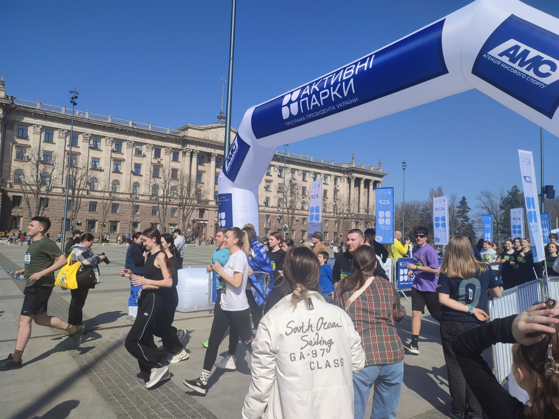 Миколаївські гуманітарії на старті: як студенти й викладачі НУК бігли разом із містом