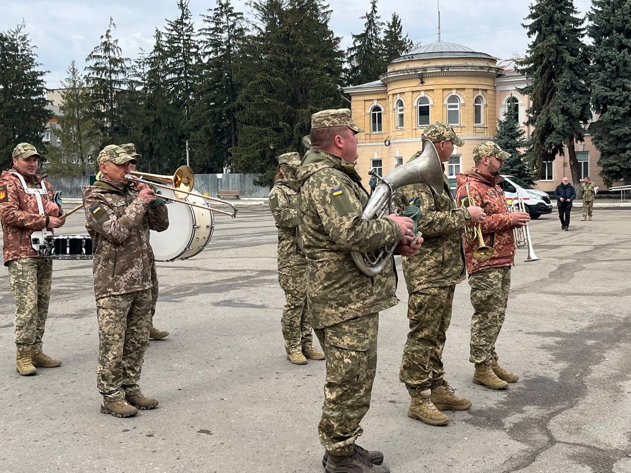 Первомайськ попрощався з солдатом Олександром Гармашем