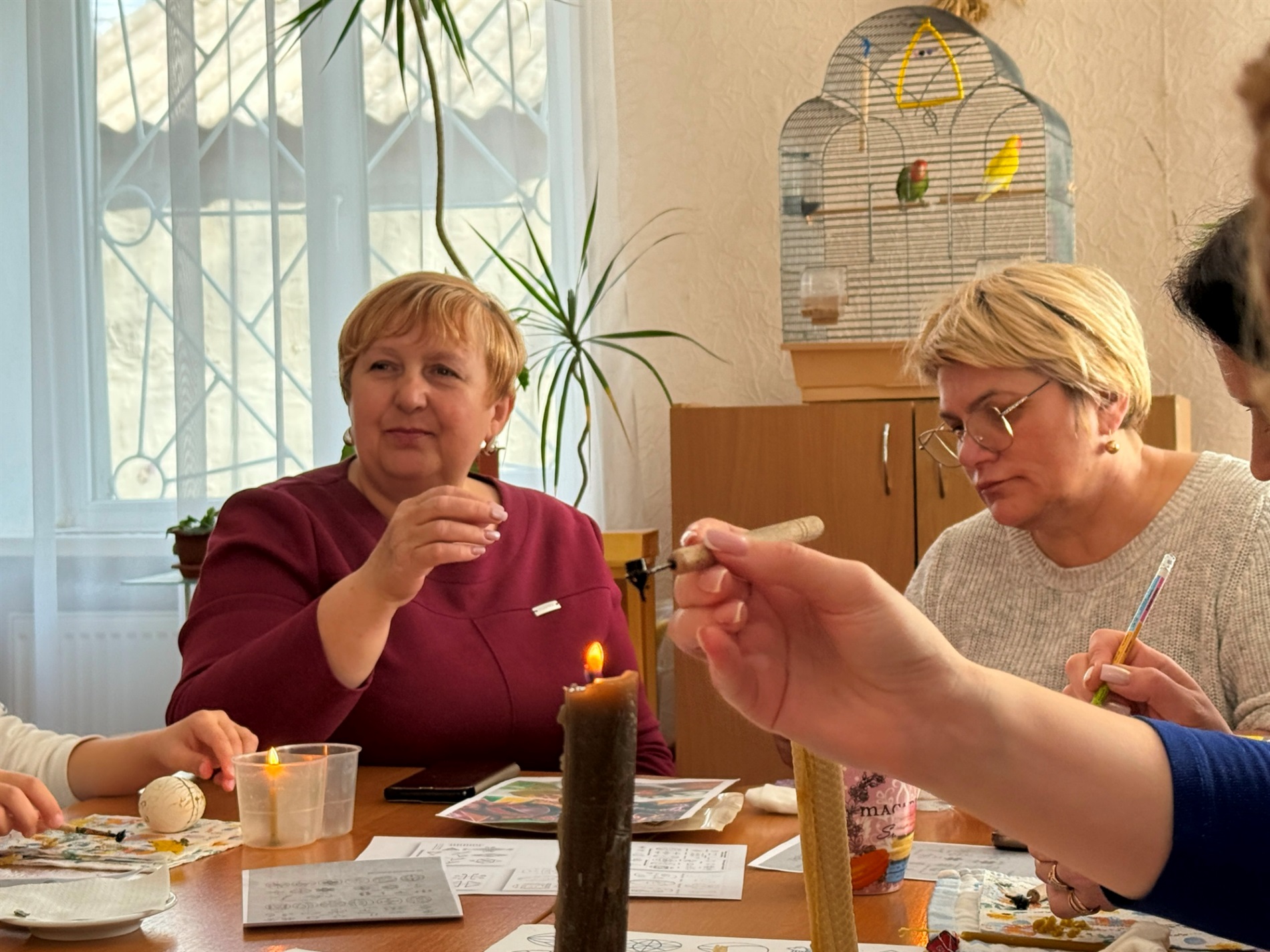 Допоки пишуться писанки, доти існуватиме світ: як на Первомайській СЮН бережуть великодні традиції