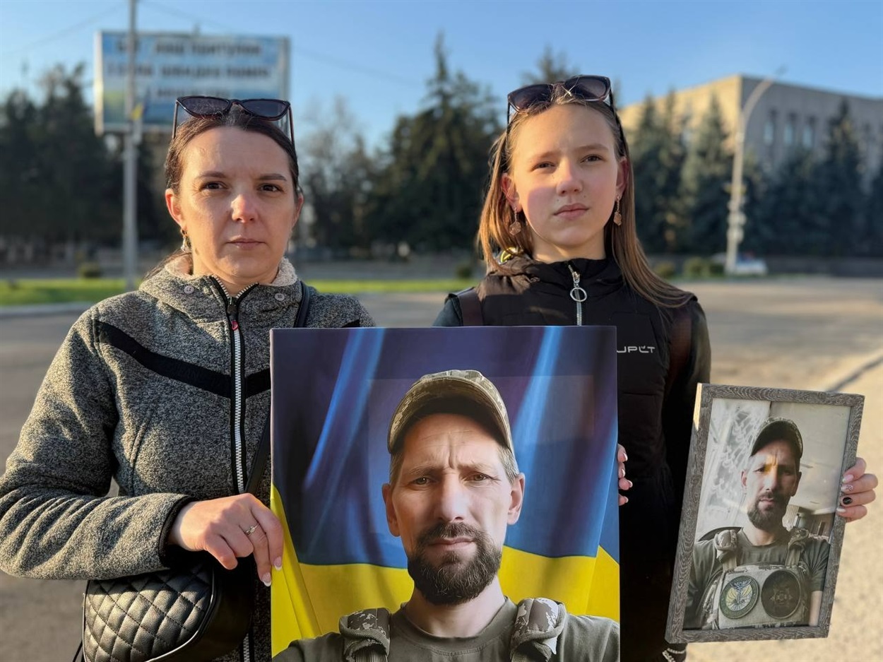 Наталія (ліворуч) та Віра Сузенські розшукують чоловіка та тата