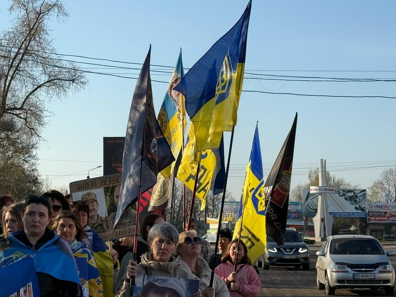 Де наші? У Первомайську сотні людей вийшли на ходу підтримки зниклих безвісти та полонених